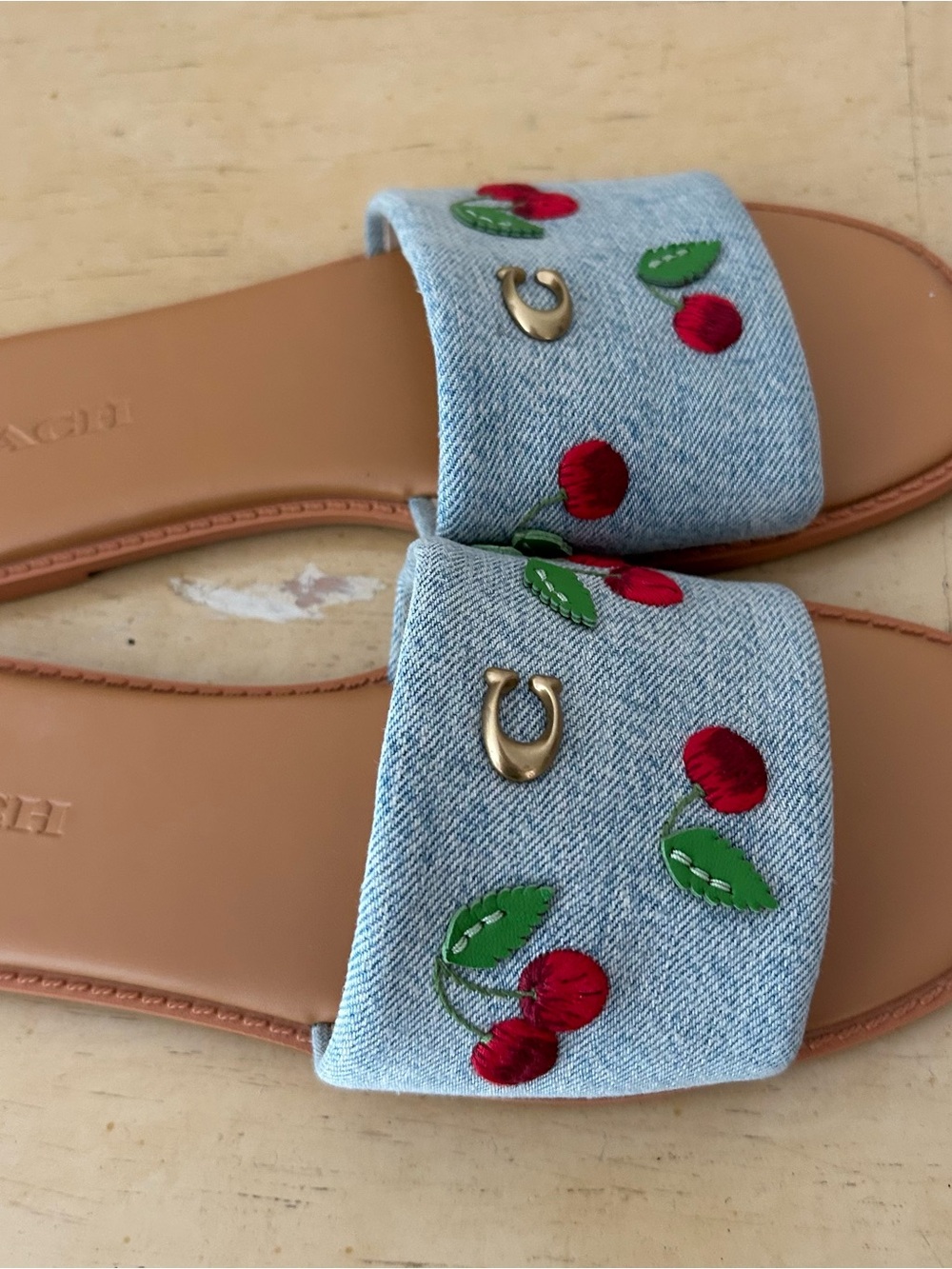 Coach womens holly denim cherries slide sandal in size 8.5 - Picture 4 of 12